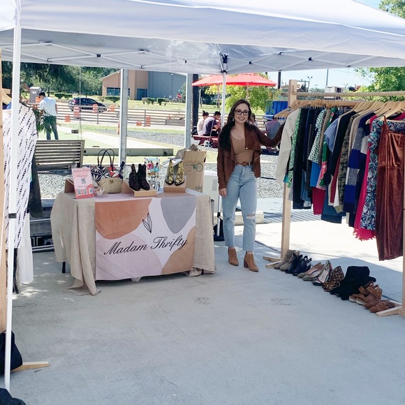 Meet your posher! - Picture 1 of 5